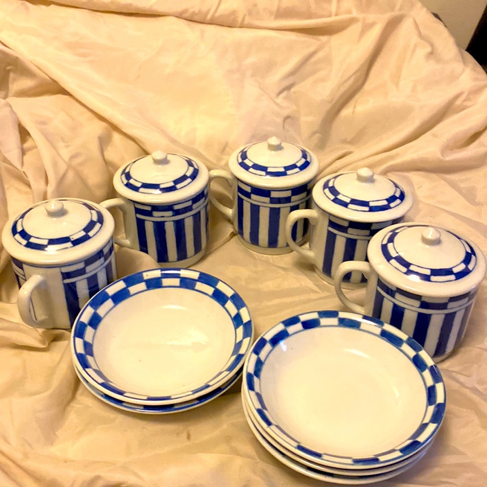 PORCELAIN BLUE & WHITE MUG, LIDS AND SAUCERS